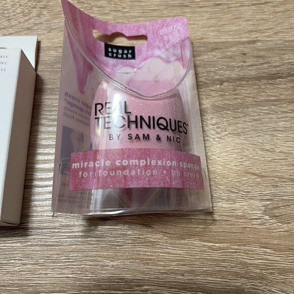 Makeup Drop & Real Techniques Miracle Complexion Sponge Makeup Applicators Duo - Picture 3 of 4